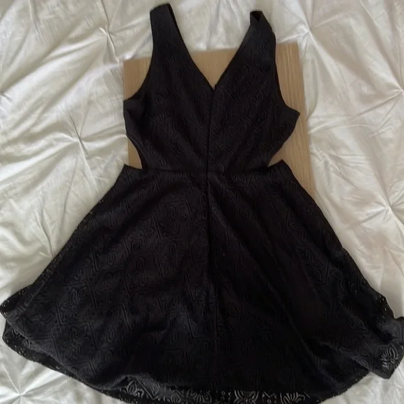 worn once Francesca’s L Dress - Picture 2 of 2